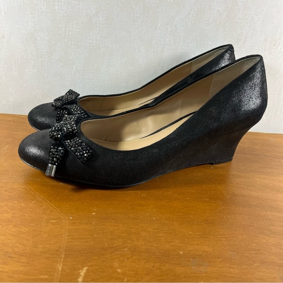 Arturo Chiang Black Wedge Heels with Bow - Picture 4 of 8